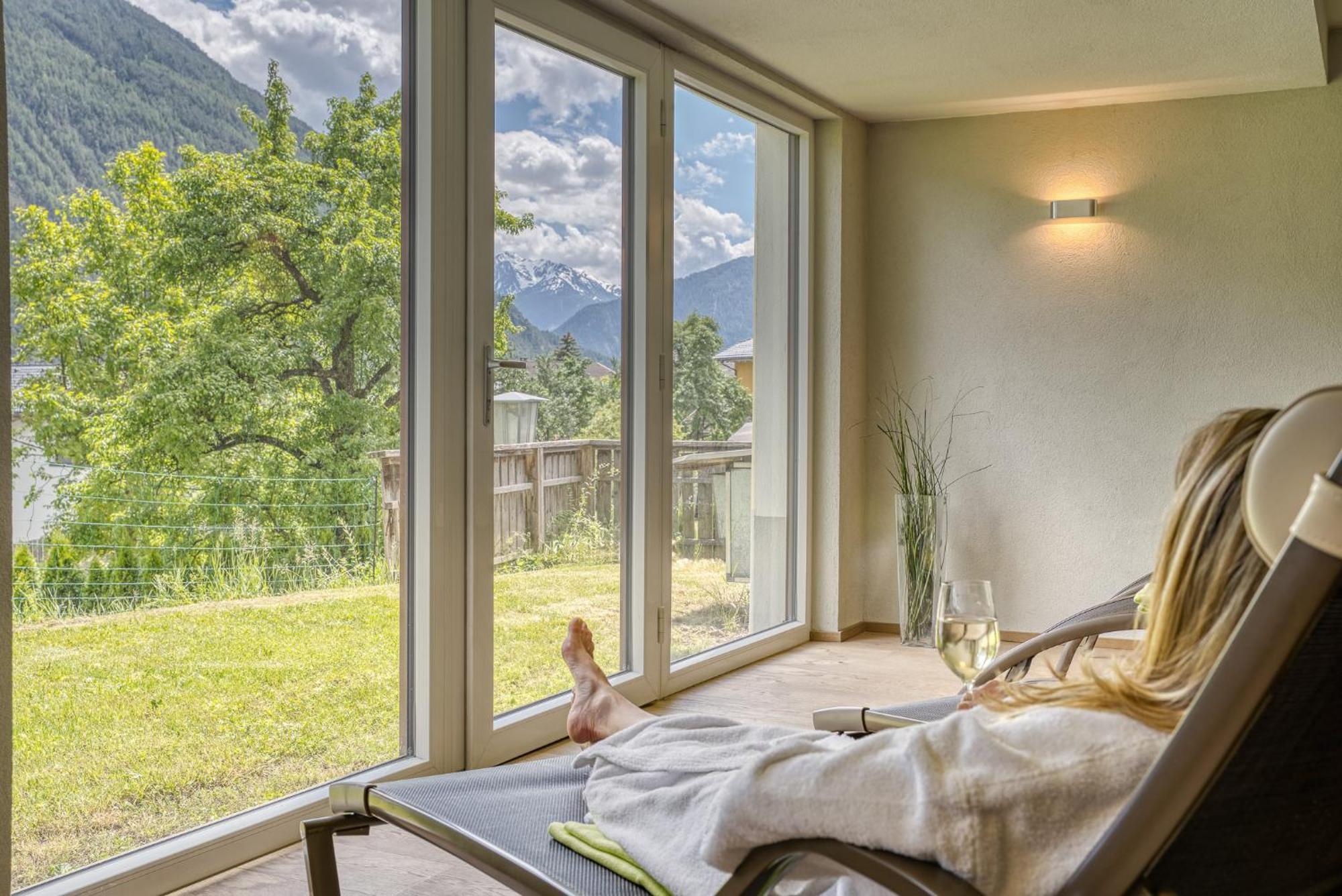 Hotel Zum Lamm Tarrenz Exterior photo