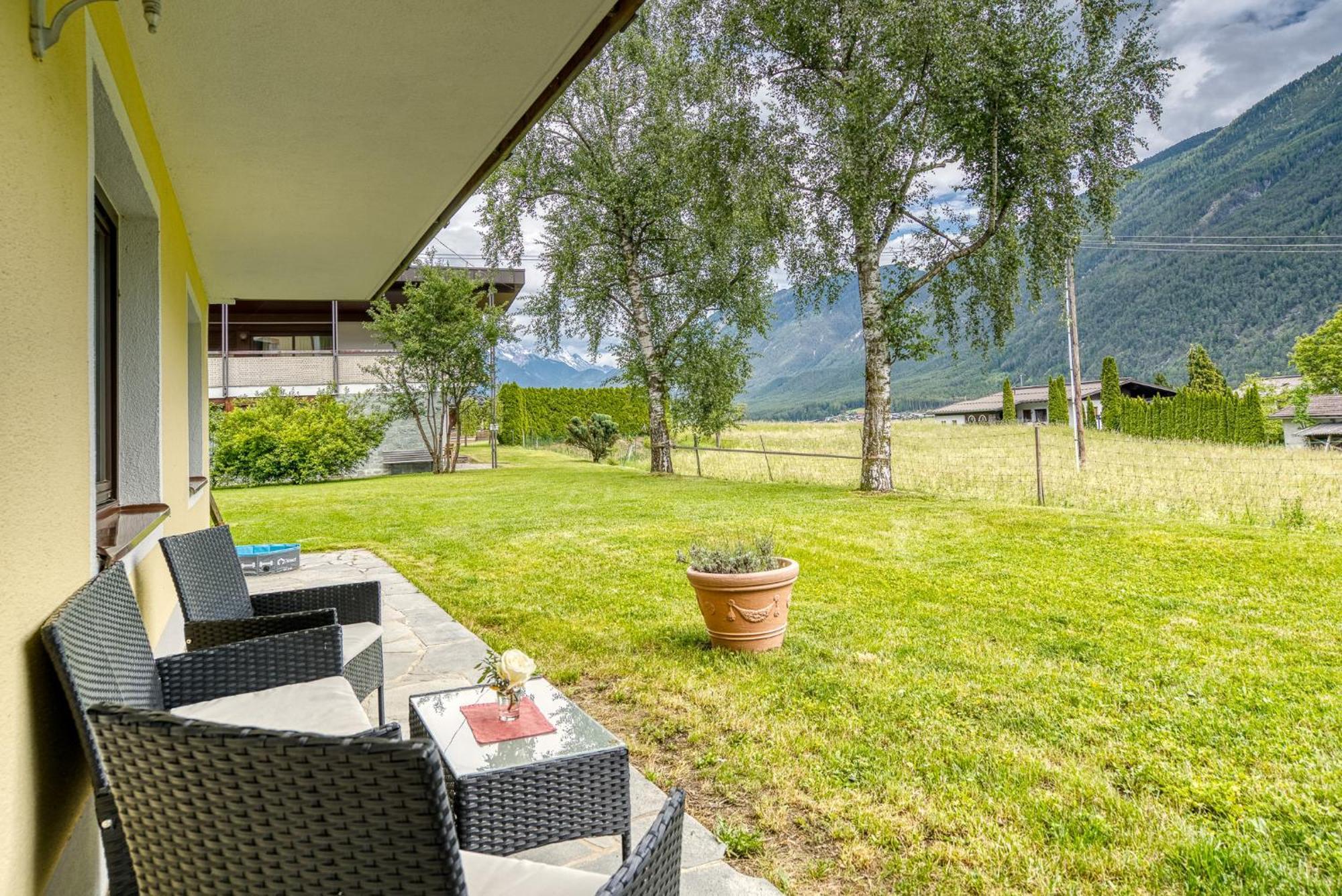Hotel Zum Lamm Tarrenz Exterior photo