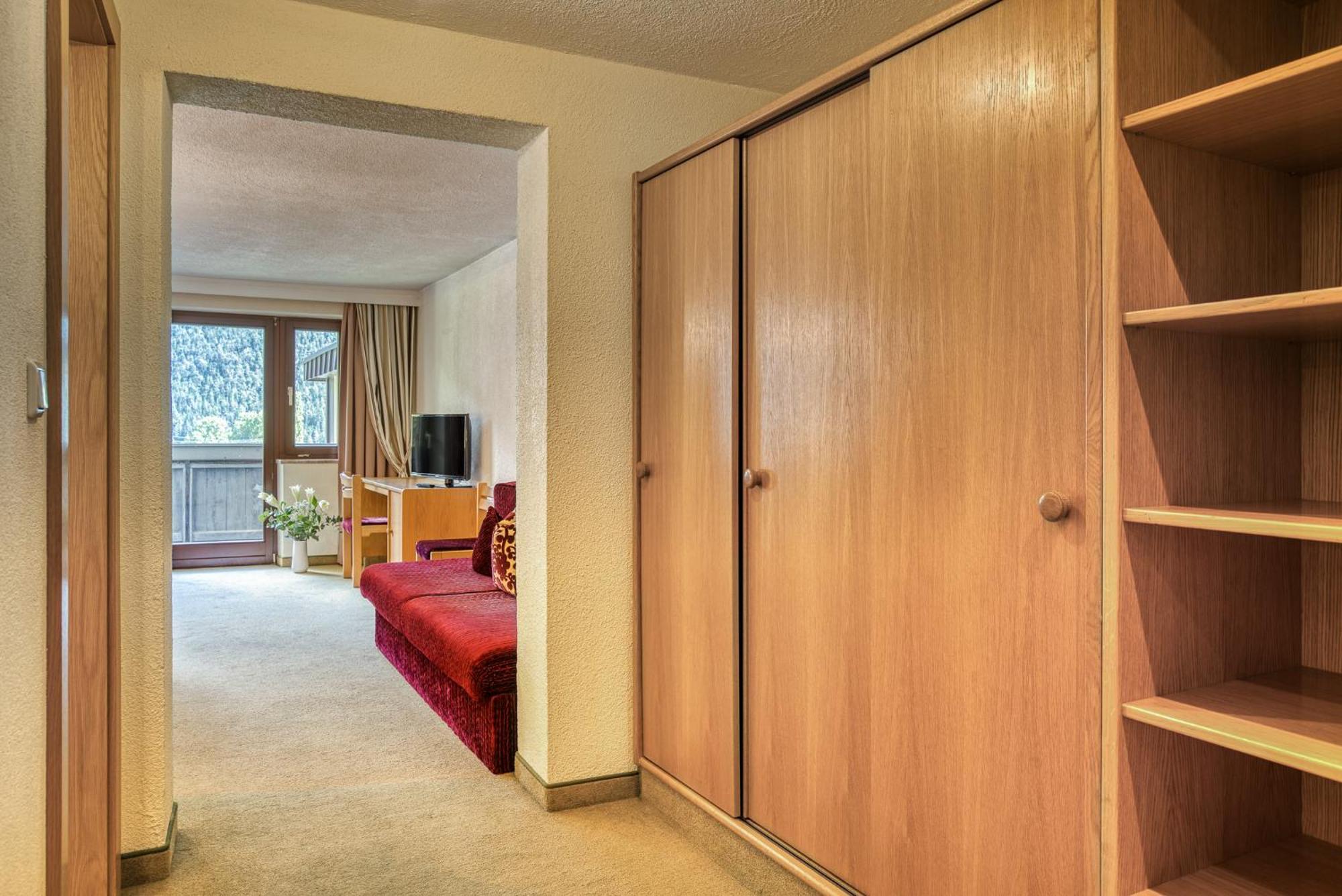 Hotel Zum Lamm Tarrenz Exterior photo