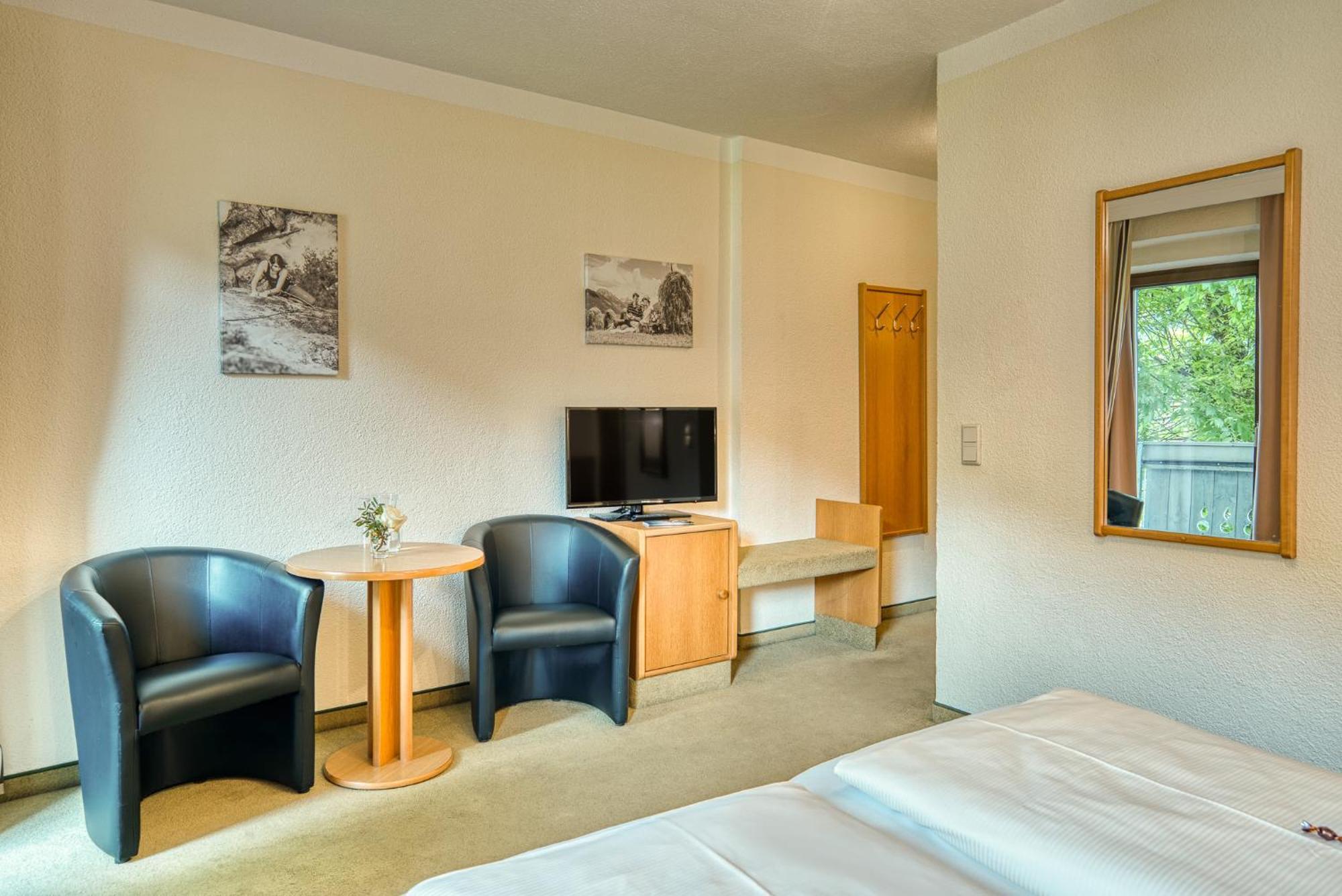 Hotel Zum Lamm Tarrenz Exterior photo