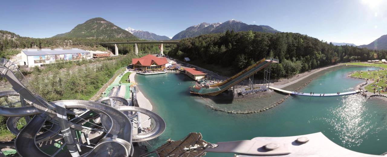 Hotel Zum Lamm Tarrenz Exterior photo